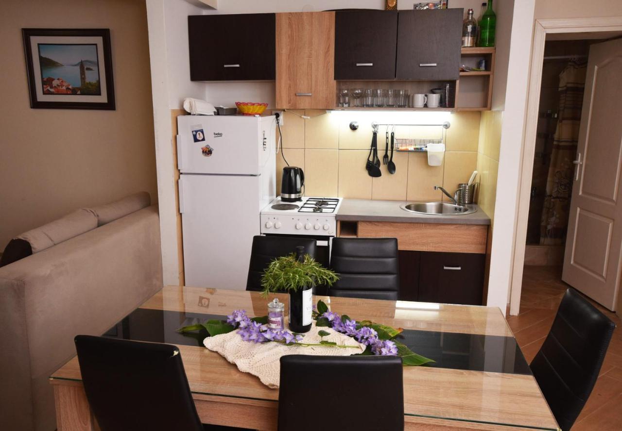 تْشيرسيك نوفي Vila Kula 1830 Apartments المظهر الخارجي الصورة