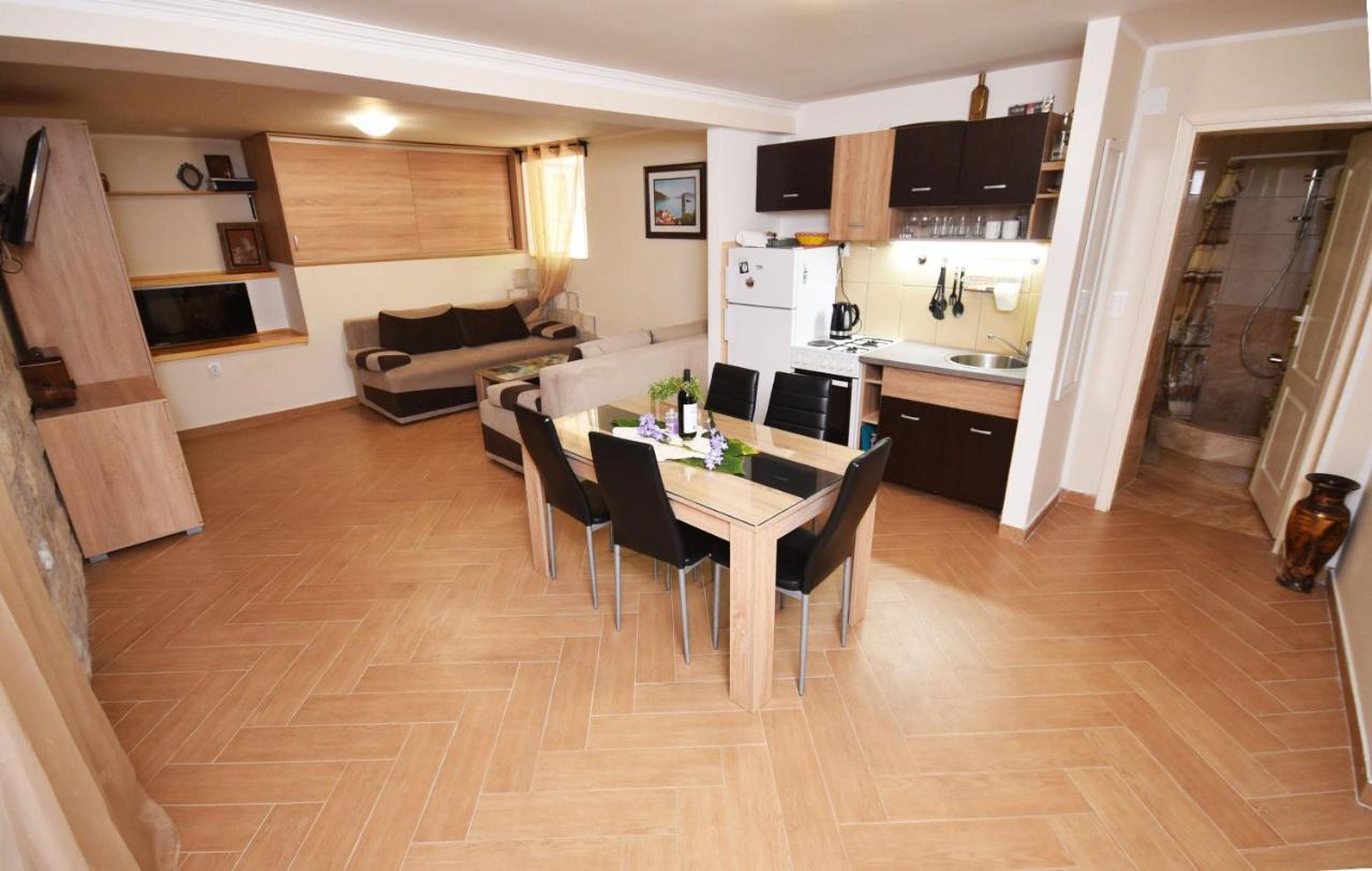 تْشيرسيك نوفي Vila Kula 1830 Apartments المظهر الخارجي الصورة