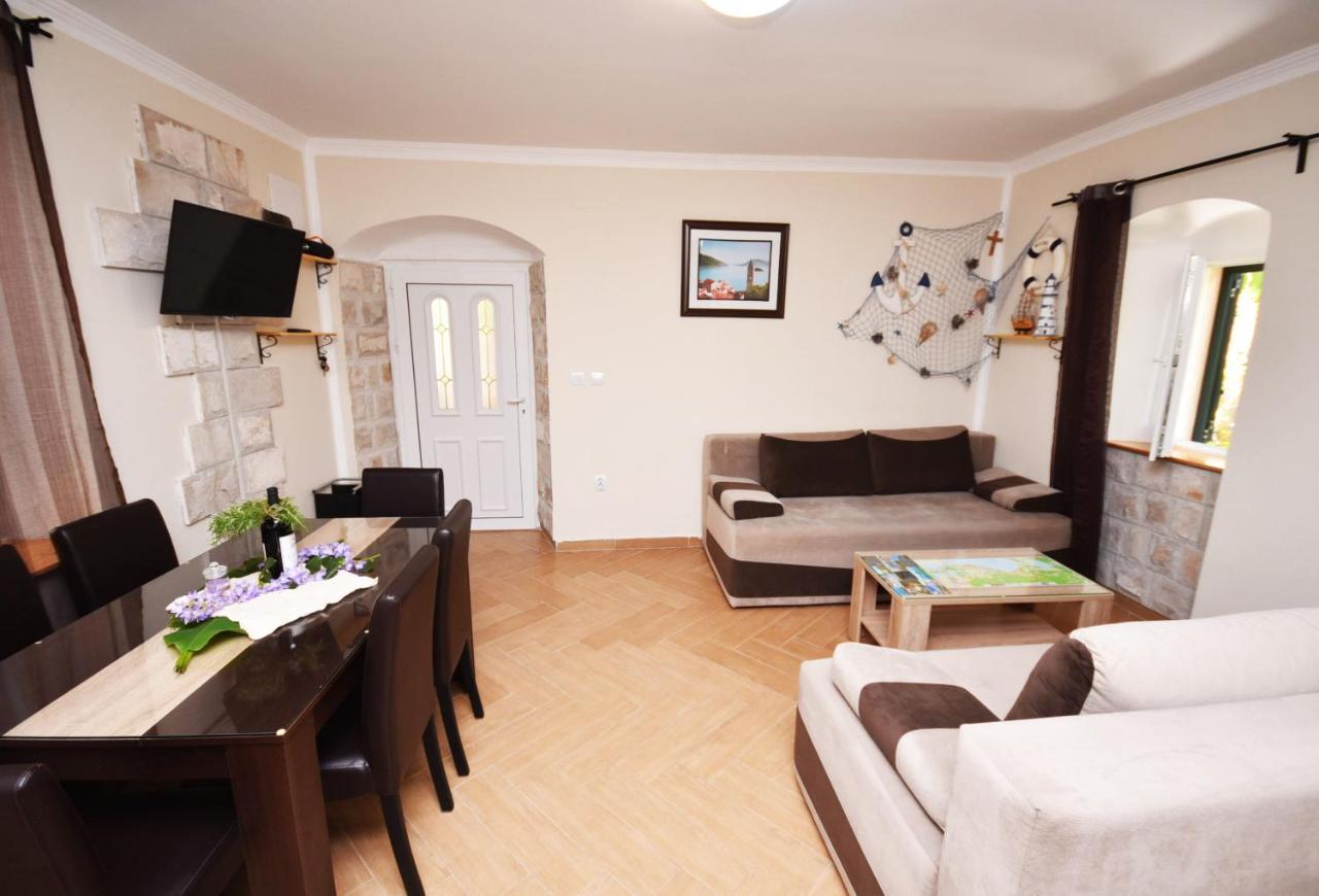 تْشيرسيك نوفي Vila Kula 1830 Apartments المظهر الخارجي الصورة