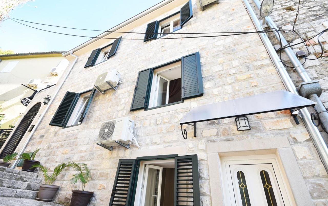 تْشيرسيك نوفي Vila Kula 1830 Apartments المظهر الخارجي الصورة
