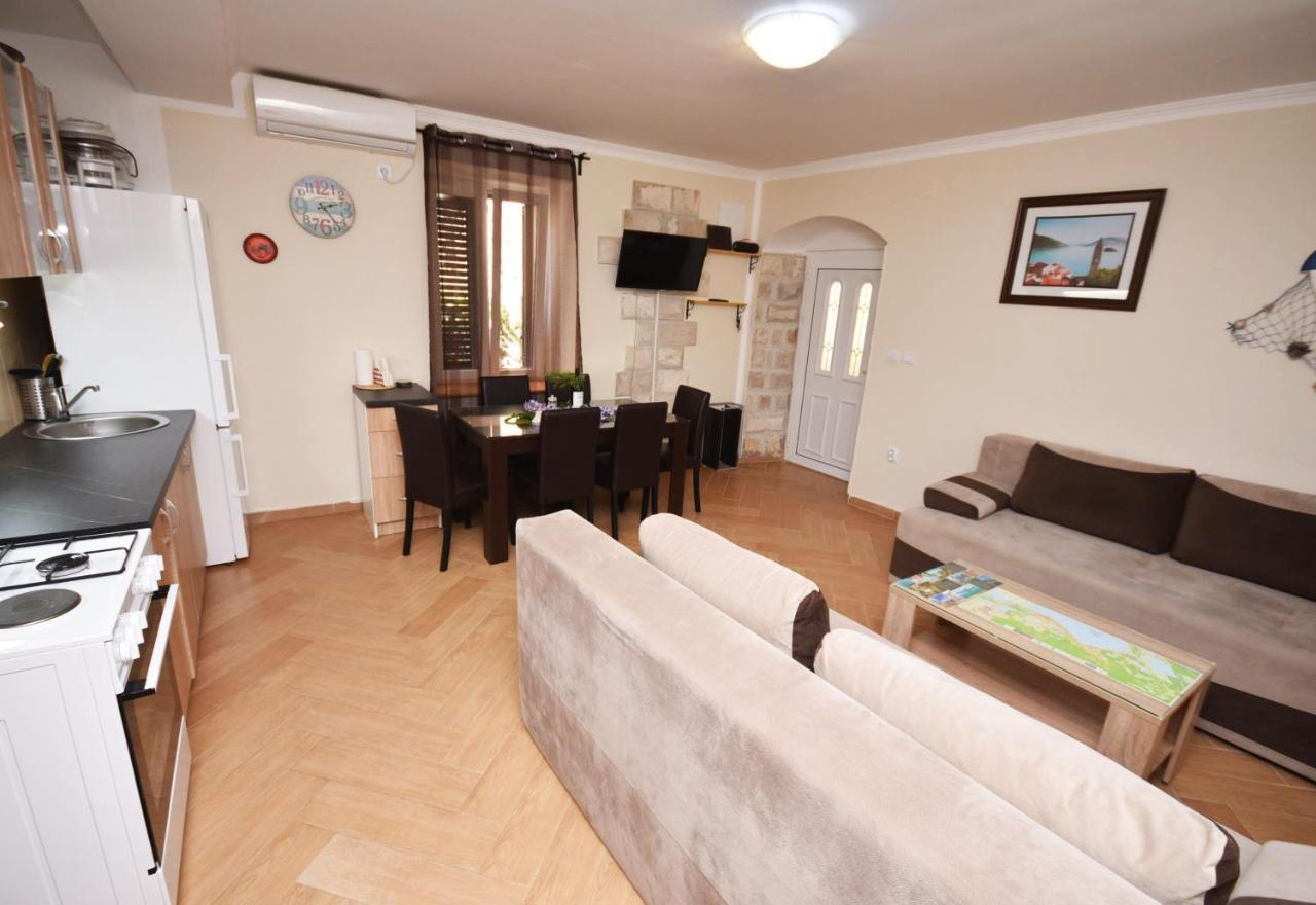 تْشيرسيك نوفي Vila Kula 1830 Apartments المظهر الخارجي الصورة